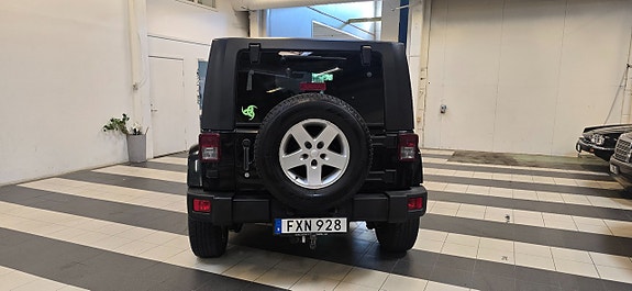 Jeep Wrangler Unlimited 4 of 5