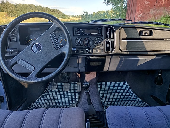 Saab 900 3 of 5