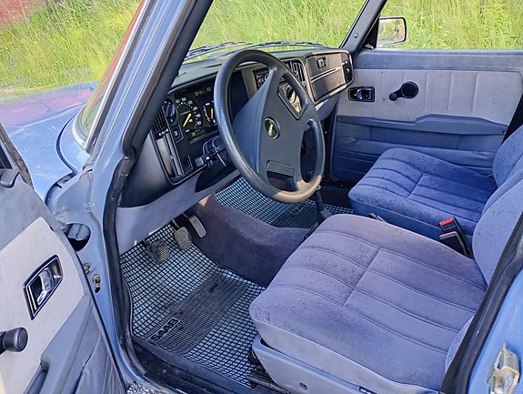 Saab 900 4 of 5