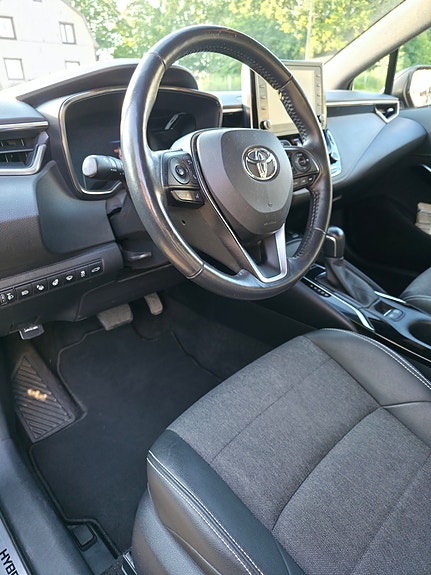 Toyota Corolla Sportsvan 3 of 5