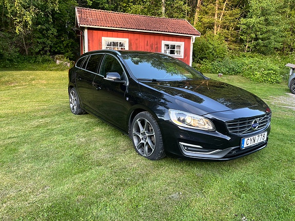 Volvo V60 2 of 5