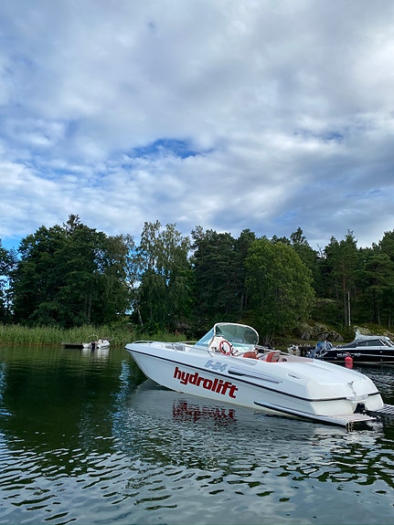 Hydrolift S24 – 2008 | 375 timmar | V8 320 hk | Ev Byte 5 of 5