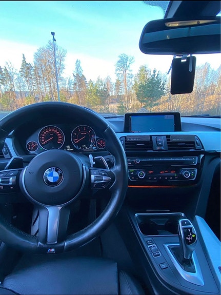 BMW 330d 3 of 5
