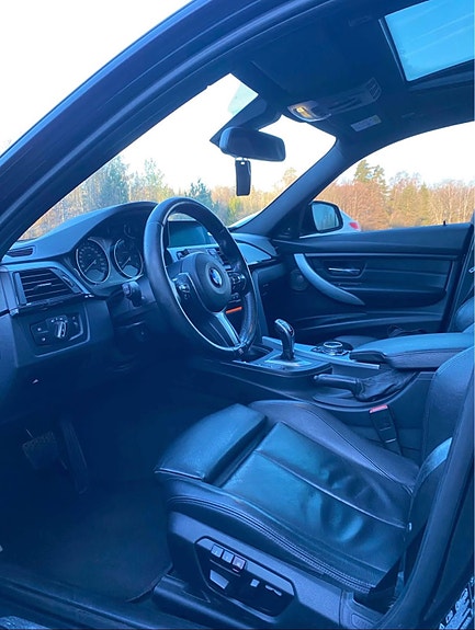 BMW 330d 2 of 5