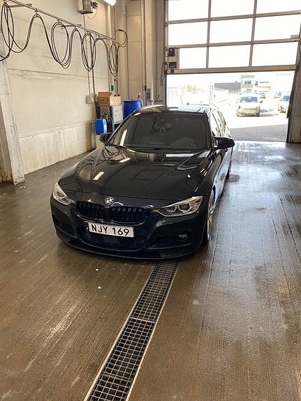 BMW 330d 5 of 11