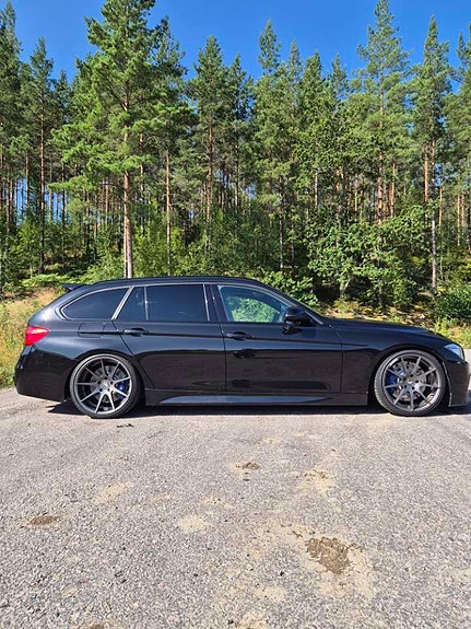 BMW 330d 2 of 11