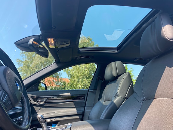 BMW 740d 3 of 5