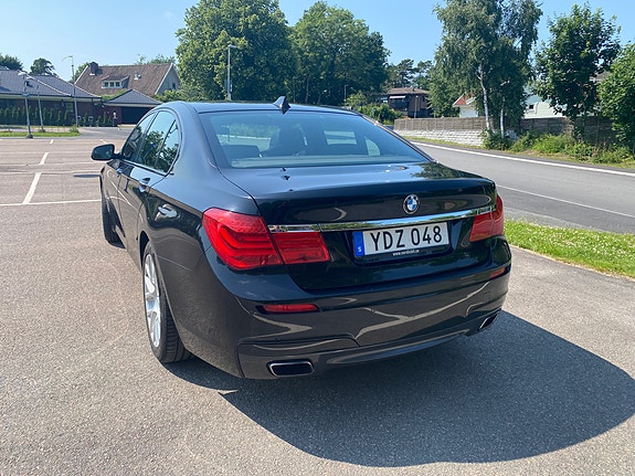 BMW 740d 2 of 5