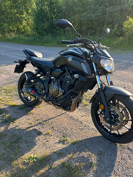 Yamaha MT-07 2 of 5