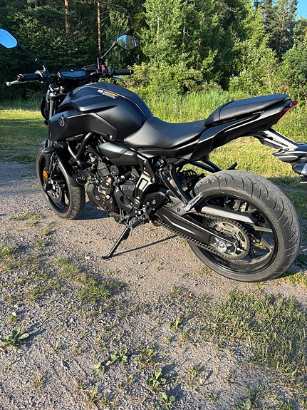 Yamaha MT-07 3 of 5