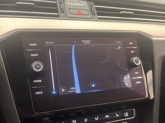 Volkswagen Passat 14 of 30