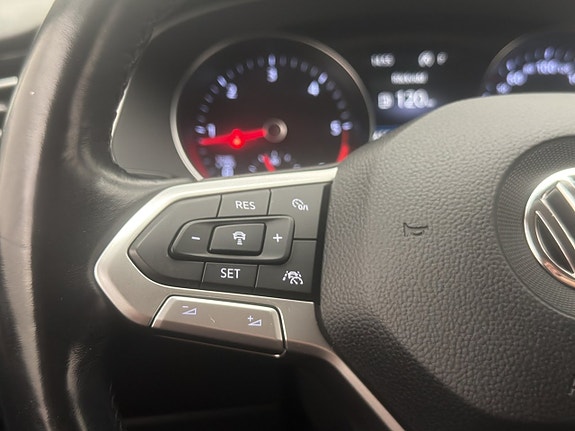 Volkswagen Passat 17 of 30