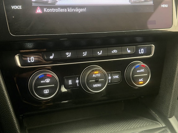 Volkswagen Passat 22 of 30