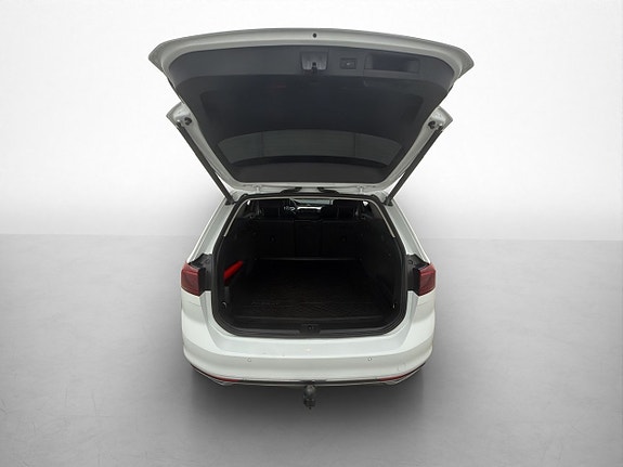 Volkswagen Passat 8 of 30