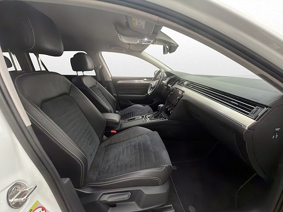 Volkswagen Passat 10 of 30