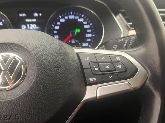 Volkswagen Passat 19 of 30