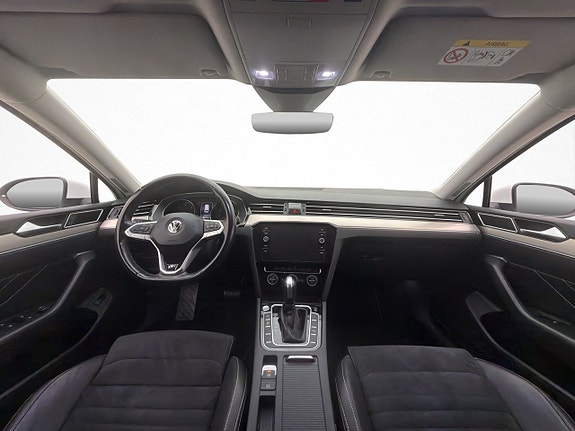 Volkswagen Passat 16 of 30
