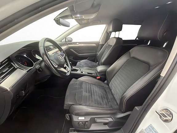 Volkswagen Passat 12 of 30