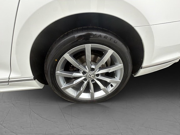 Volkswagen Passat 29 of 30