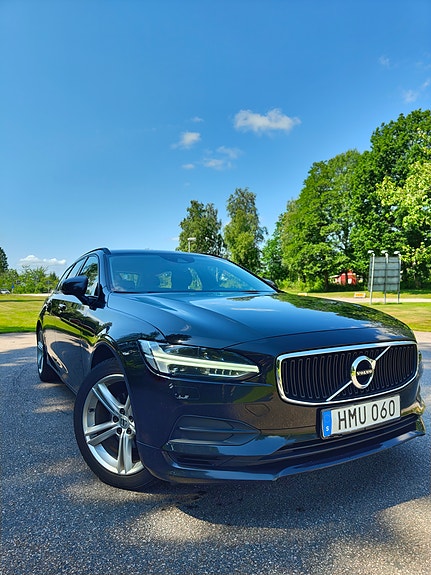 Volvo V90 2 of 5