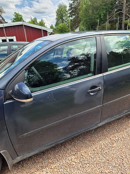 Volkswagen Golf V 3 of 4