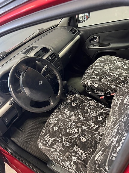 Renault Clio 18 of 20