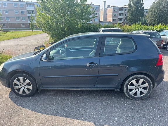 Volkswagen Golf V 2 of 4