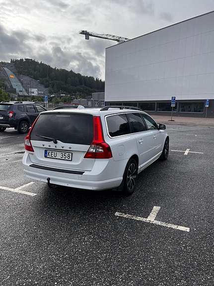 Volvo V70 3 of 5