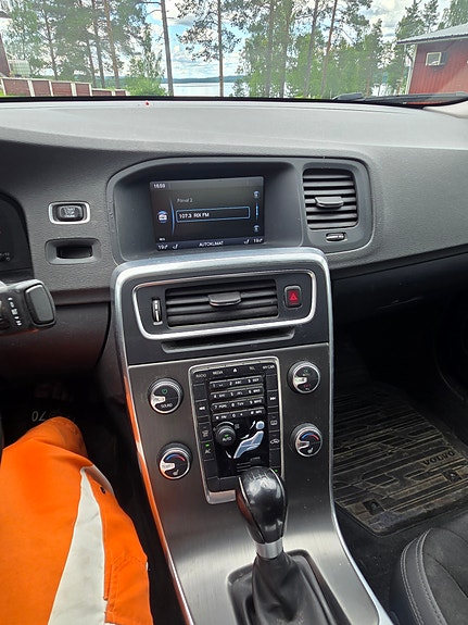 Volvo S60 13 of 19