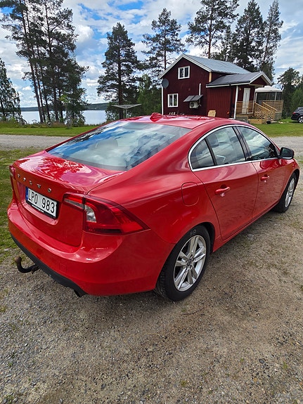 Volvo S60 3 of 5