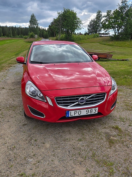 Volvo S60 2 of 5