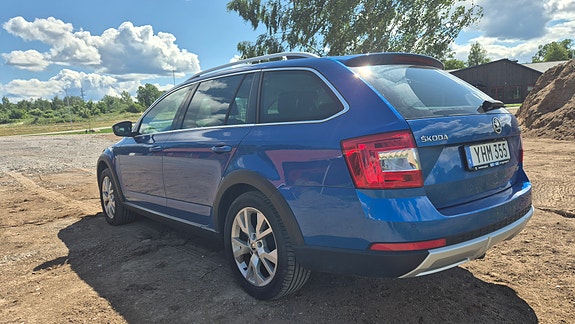 Skoda Octavia Scout 3 of 5
