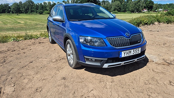 Skoda Octavia Scout 2 of 5