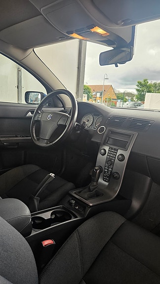 Volvo V50 3 of 5