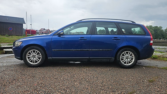 Volvo V50 2 of 5