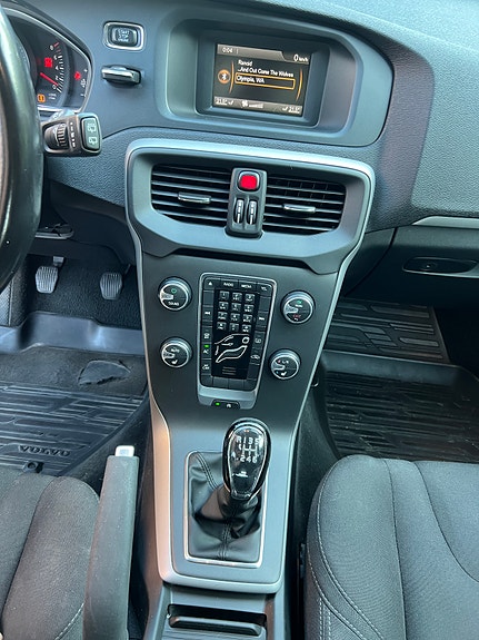 Volvo V40 9 of 12