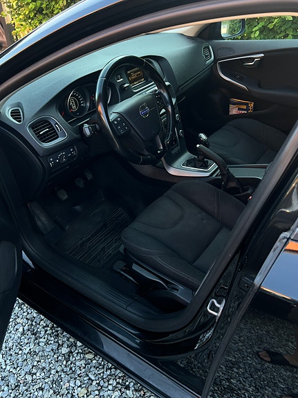 Volvo V40 10 of 12