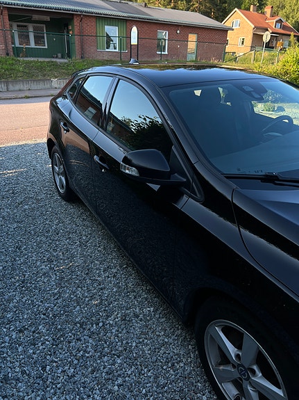 Volvo V40 4 of 12