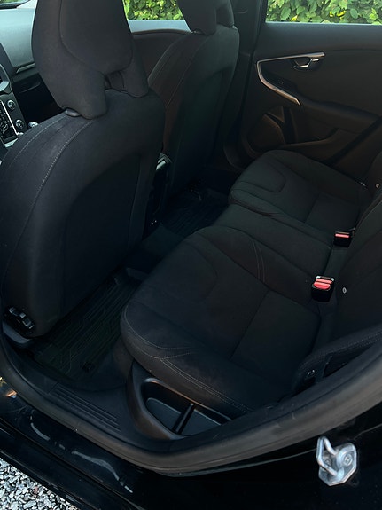 Volvo V40 12 of 12
