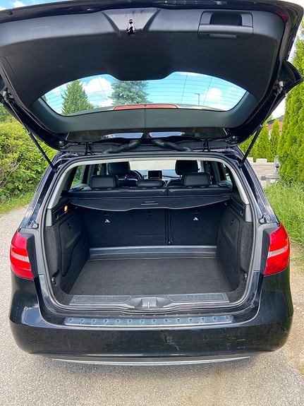 Mercedes-Benz B200 4 of 5