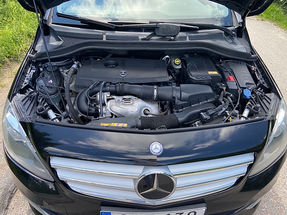 Mercedes-Benz B200 7 of 9