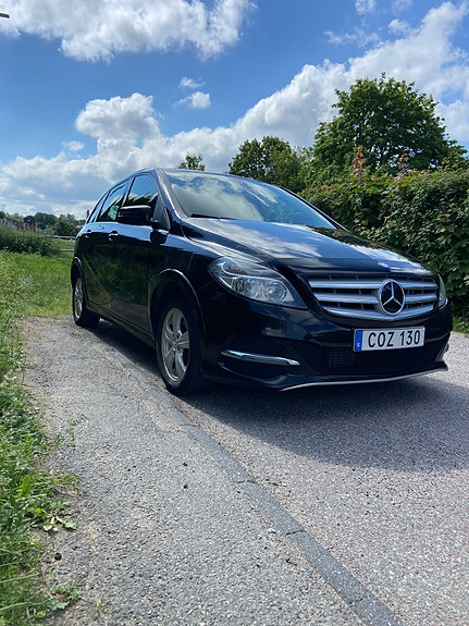 Mercedes-Benz B200 2 of 5