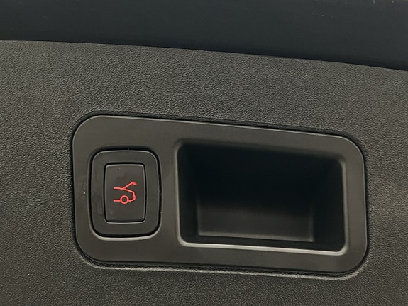 Tesla Model S 28 of 30