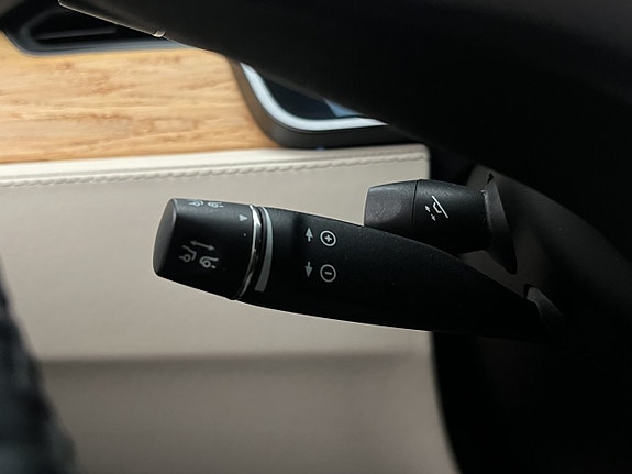 Tesla Model S 26 of 30