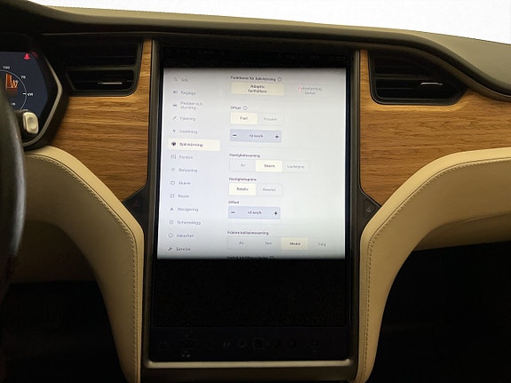Tesla Model S 22 of 30