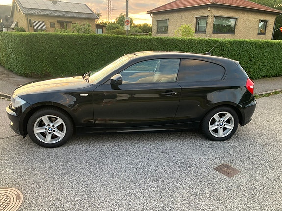 BMW 116i 2 of 14