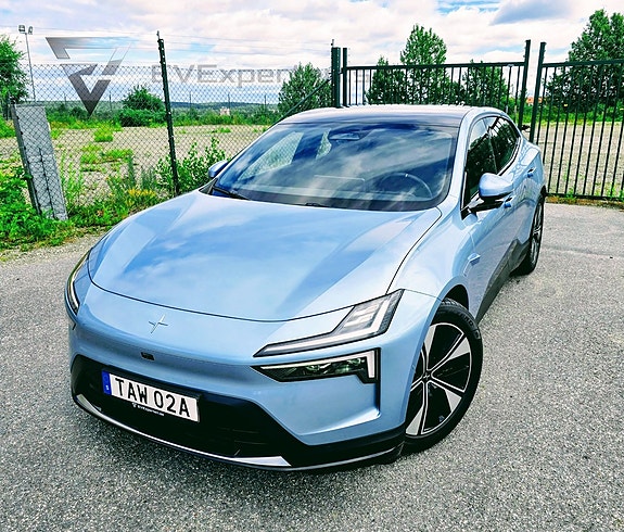 Polestar 4 2 of 5