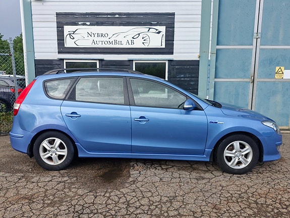 Hyundai i30 2 of 5