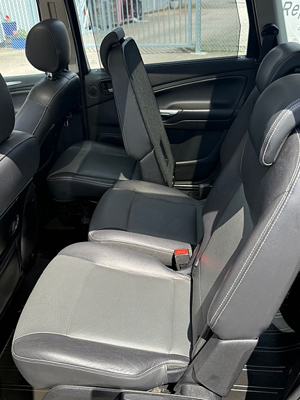 Ford S-MAX 8 of 15
