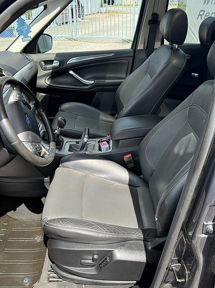 Ford S-MAX 9 of 15